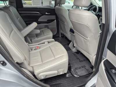 2014 Toyota Highlander, $18420. Photo 11