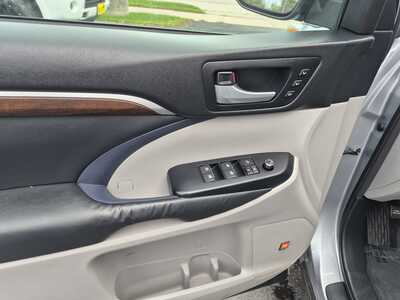2014 Toyota Highlander, $18420. Photo 8
