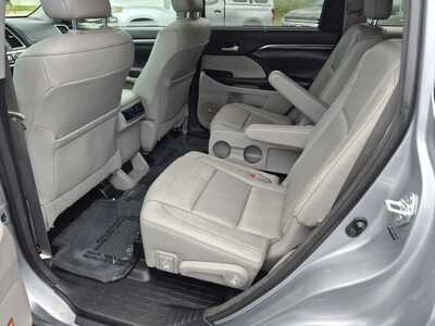2014 Toyota Highlander, $18420. Photo 9