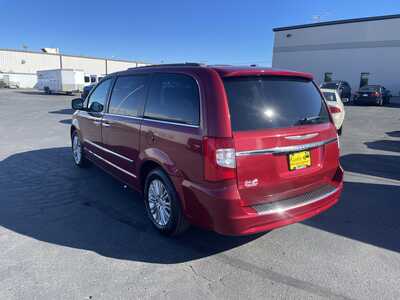 2015 Chrysler Town & Country, $10900. Photo 10