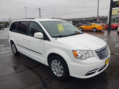 2014 Chrysler Town & Country, $11900. Photo 2