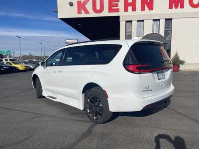 2022 Chrysler Pacifica, $58995. Photo 3