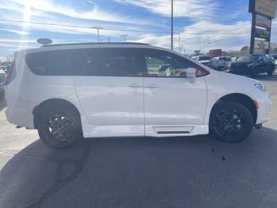 2022 Chrysler Pacifica, $58995. Photo 6