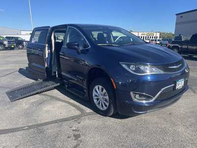 2018 Chrysler Pacifica, $49995. Photo 3