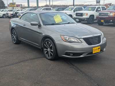 2013 Chrysler 200, $7995. Photo 2