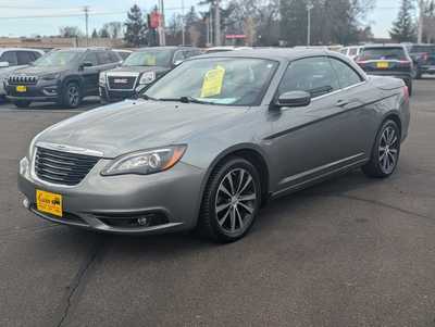 2013 Chrysler 200, $7995. Photo 4