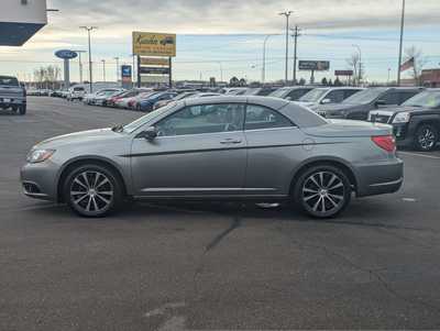 2013 Chrysler 200, $7995. Photo 5