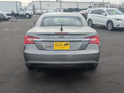 2013 Chrysler 200, $7995. Photo 7