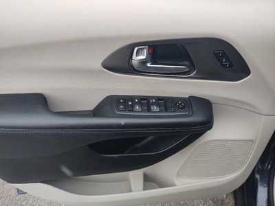 2021 Chrysler Pacifica, $32995. Photo 10