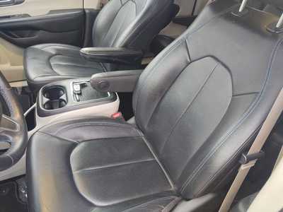 2021 Chrysler Pacifica, $32995. Photo 11