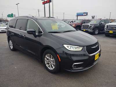 2021 Chrysler Pacifica, $32995. Photo 2