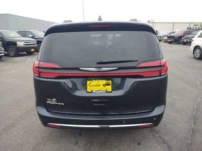 2021 Chrysler Pacifica, $32995. Photo 7