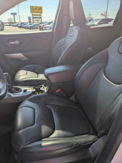 2016 Jeep Cherokee, $24995. Photo 11