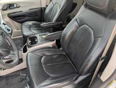 2022 Chrysler Pacifica, $22495. Photo 11