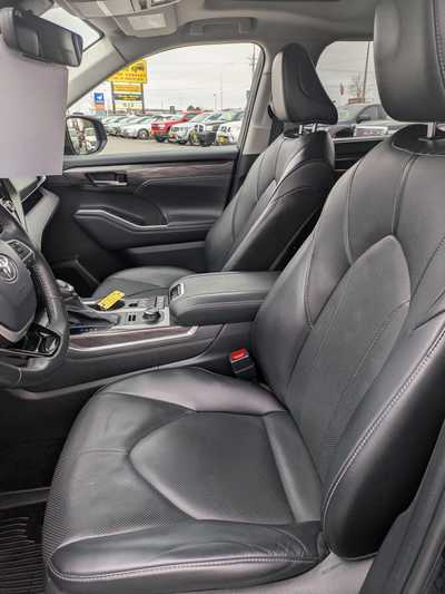 2022 Toyota Highlander, $44900. Photo 11