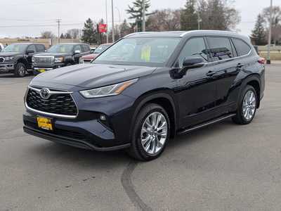 2022 Toyota Highlander, $44900. Photo 4