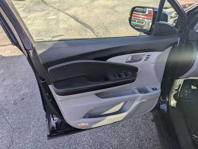 2018 Honda Ridgeline, $24900. Photo 12