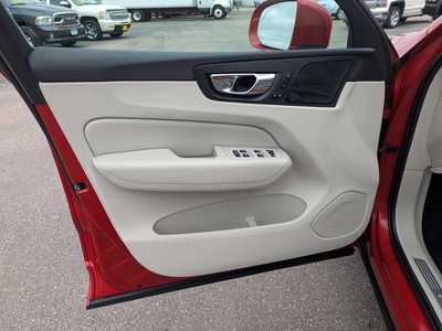 2019 Volvo XC60, $25990. Photo 10