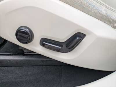 2019 Volvo XC60, $25990. Photo 12