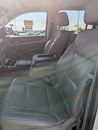 2017 Chevrolet Suburban, $31900. Photo 10