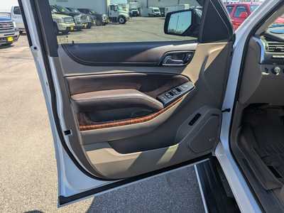 2017 Chevrolet Suburban, $31900. Photo 11