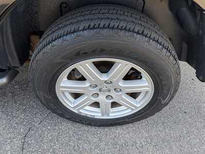 2007 Chrysler Aspen, $7495. Photo 9