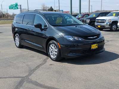 2020 Chrysler Voyager, $12900. Photo 2