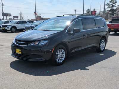 2020 Chrysler Voyager, $12900. Photo 4