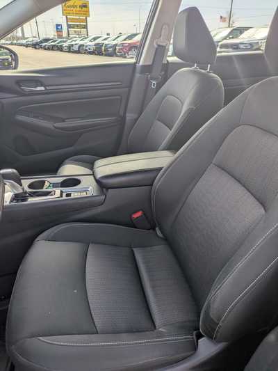 2022 Nissan Altima, $20900. Photo 11