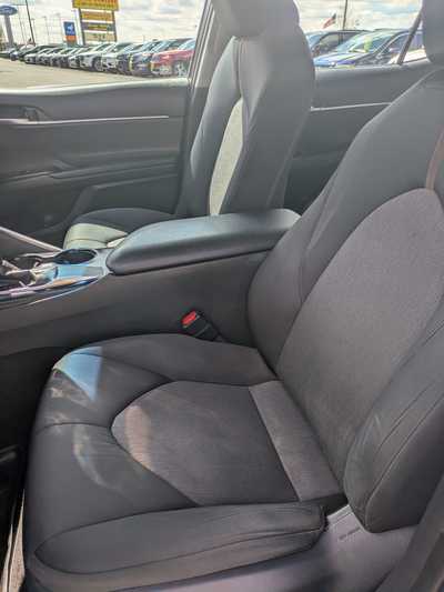 2018 Toyota Camry, $18495. Photo 11