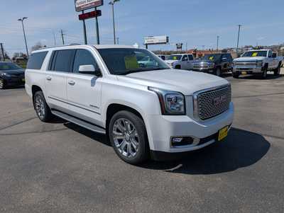2016 GMC Yukon XL, $23900. Photo 2