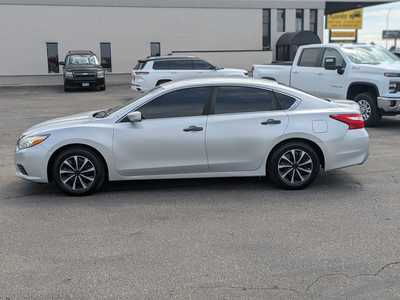 2016 Nissan Altima, $8995. Photo 5