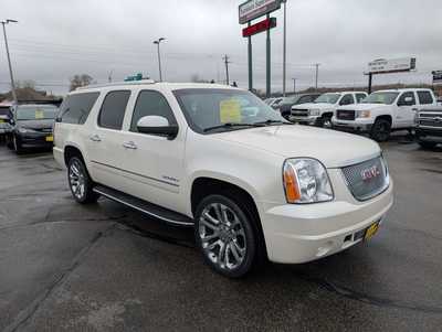 2014 GMC Yukon XL, $14900. Photo 2