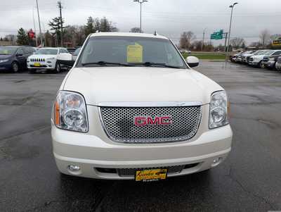 2014 GMC Yukon XL, $14900. Photo 3