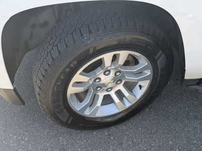 2017 Chevrolet Suburban, $26495. Photo 9