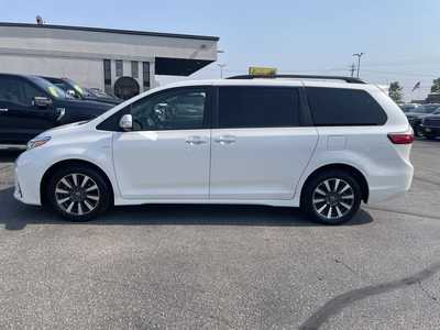 2020 Toyota Sienna, $43900. Photo 5