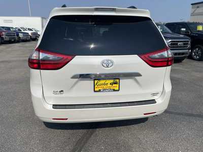 2020 Toyota Sienna, $43900. Photo 7