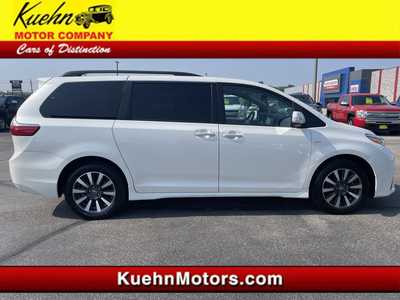 2020 Toyota Sienna, $43900. Photo 1