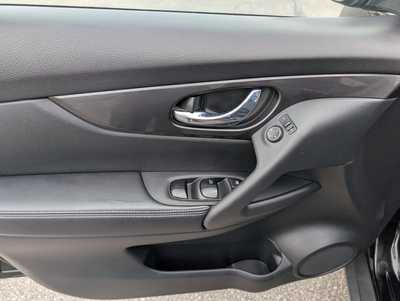 2017 Nissan Rogue, $16900. Photo 9