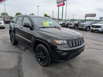 2017 Jeep Grand Cherokee, $17990. Photo 2