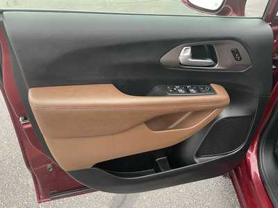 2018 Chrysler Pacifica, $17900. Photo 12