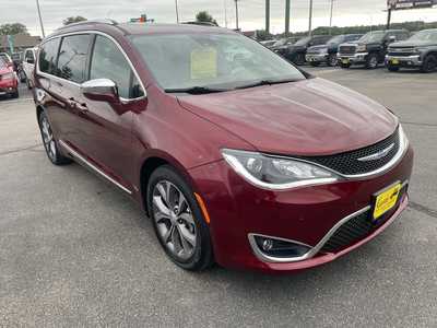 2018 Chrysler Pacifica, $17900. Photo 2