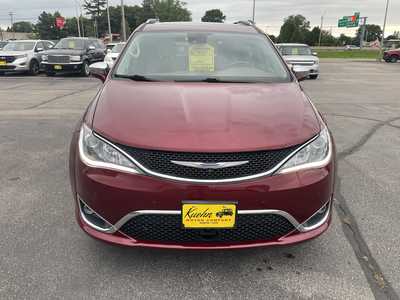 2018 Chrysler Pacifica, $17900. Photo 3