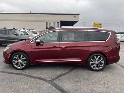 2018 Chrysler Pacifica, $17900. Photo 5
