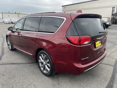 2018 Chrysler Pacifica, $17900. Photo 6