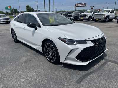 2019 Toyota Avalon, $26900. Photo 2