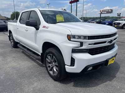 2020 Chevrolet 1500 Crew Cab, $30995. Photo 2