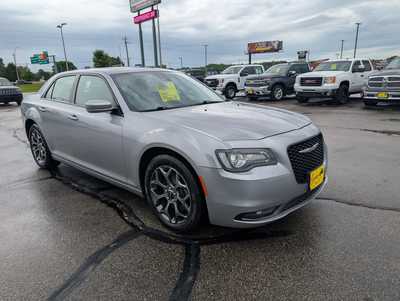 2018 Chrysler 300, $16990. Photo 2