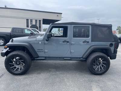 2015 Jeep Wrangler Unlimited, $21900. Photo 5