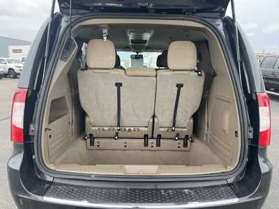 2014 Chrysler Town & Country, $8995. Photo 9
